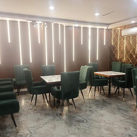 Ceremony Hotel And Banquets Faridabad Bagian luar foto